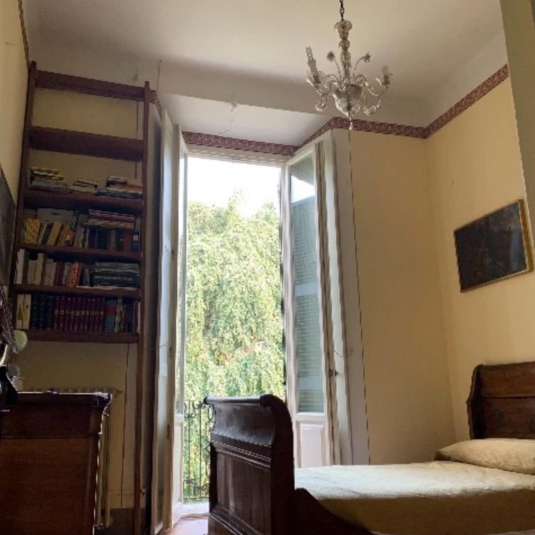 villa-bellingardi-eupilio-balcony-room-000